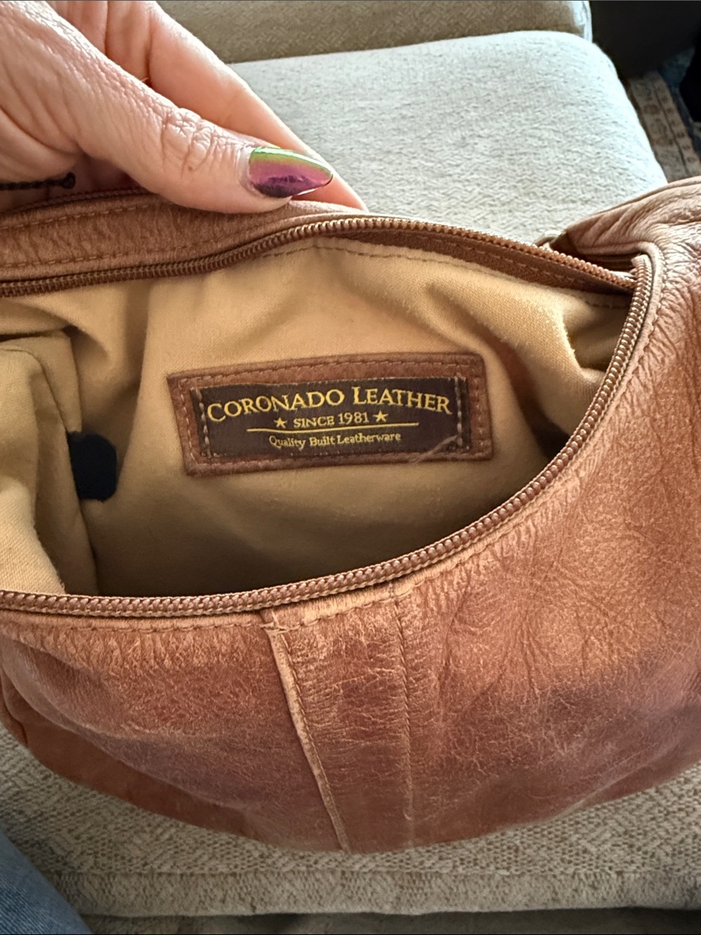 Everyday Leather Hobo Shoulder Bag in Brown - Picture 2 of 5